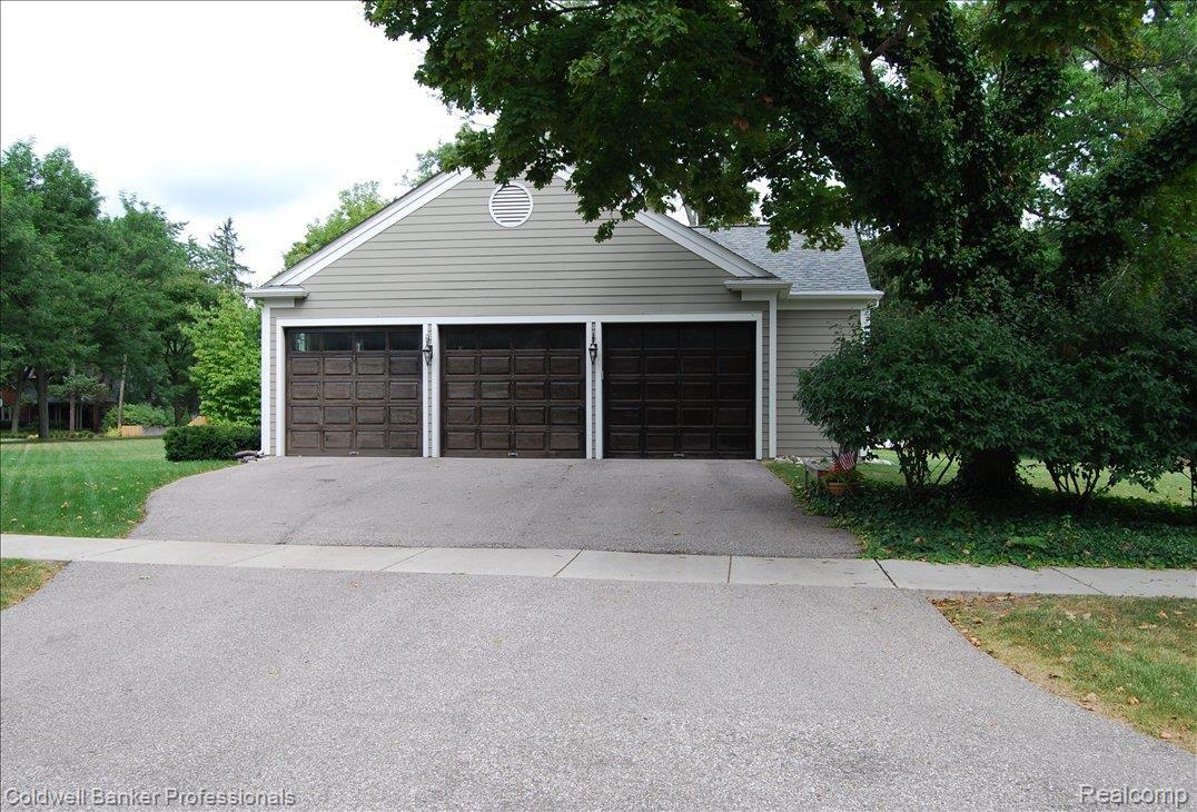626 North Adams Road Birmingham, MI 48009 - Photo 25 of 25 3-CAR GARAGE