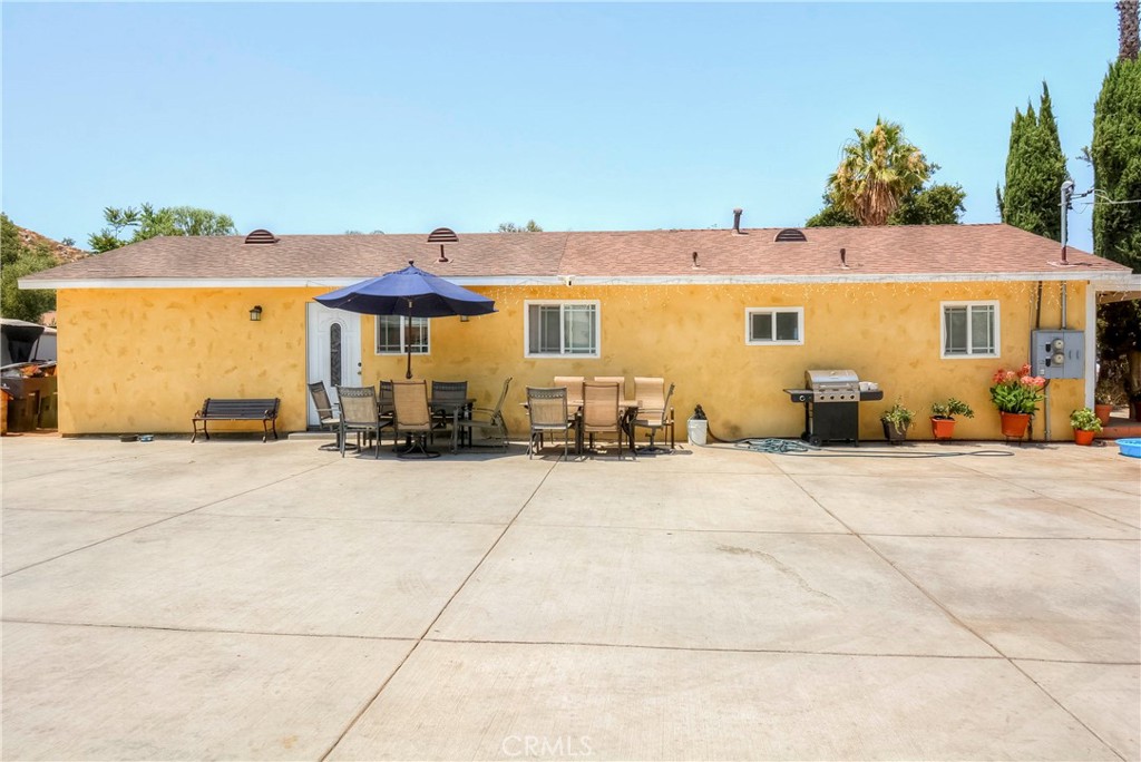 4320 Ambs Drive Riverside, CA 92505 - Photo 4 of 35 a view of a patio with a table and chairs under an umbrella