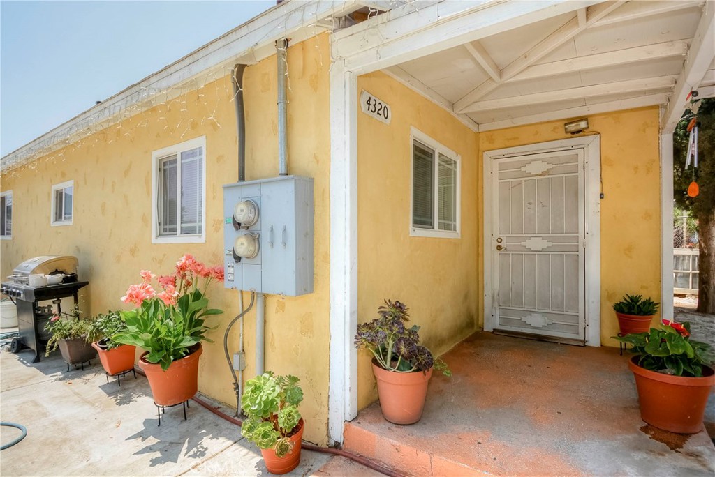 4320 Ambs Drive Riverside, CA 92505 - Photo 9 of 35 a view of a entryway of the house