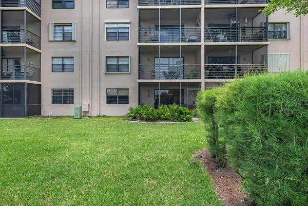 $1,575 | 140 Lake Nancy Lane, Unit 113, West Palm Beach, FL 33411