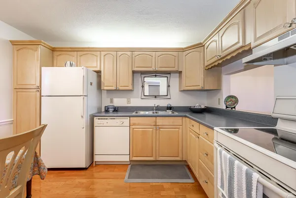 $1,575 | 140 Lake Nancy Lane, Unit 113, West Palm Beach, FL 33411