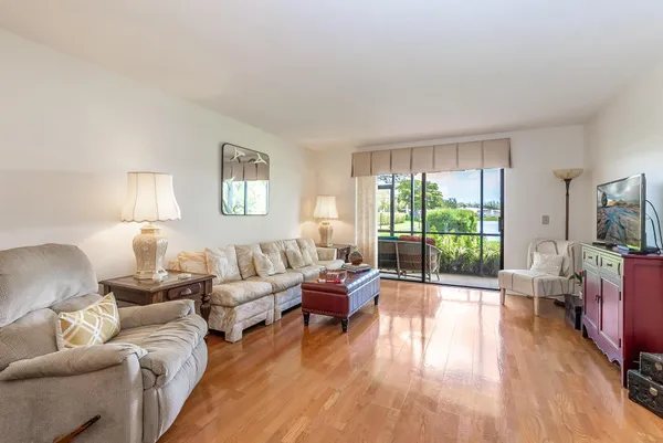 $1,575 | 140 Lake Nancy Lane, Unit 113, West Palm Beach, FL 33411