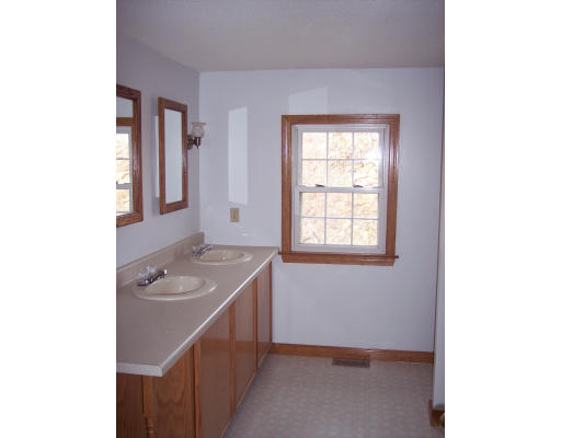 230 Pierce Road West Brookfield, MA 01585 - Photo 5 of 12 Gallery Image 5