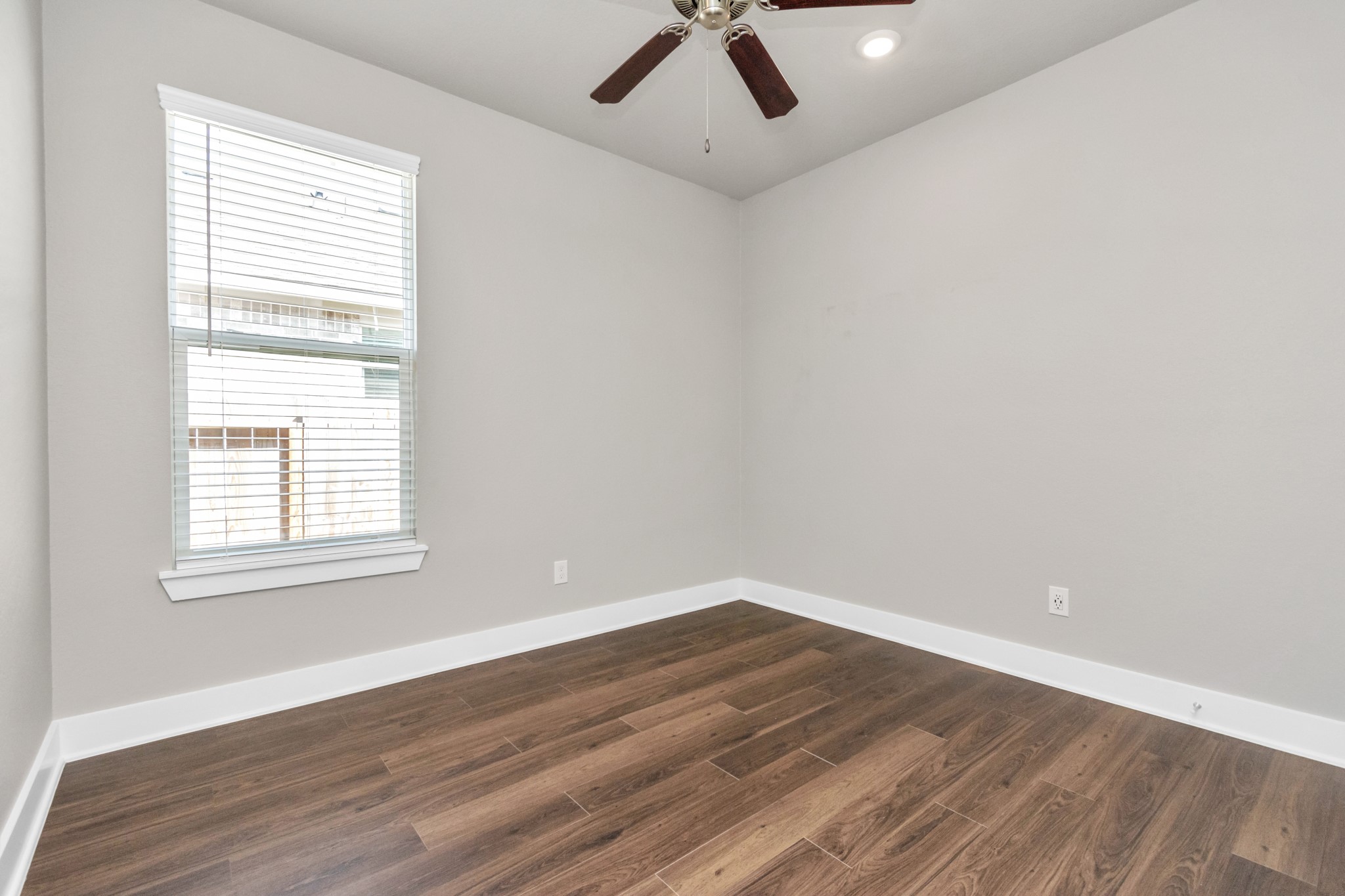 10526 Moon Valley Lane Rosharon, TX 77583 - Photo 12 of 24 Spacious Secondary Bedroom with ample sunlight