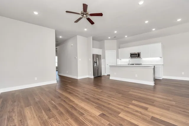 $2,522 | 10526 Moon Valley Lane, Rosharon, TX 77583