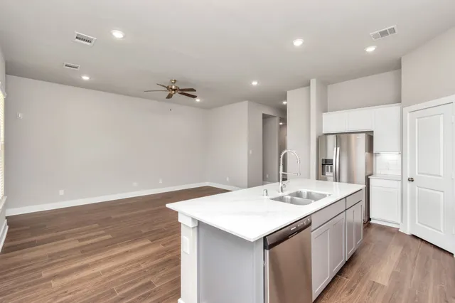 $2,522 | 10526 Moon Valley Lane, Rosharon, TX 77583