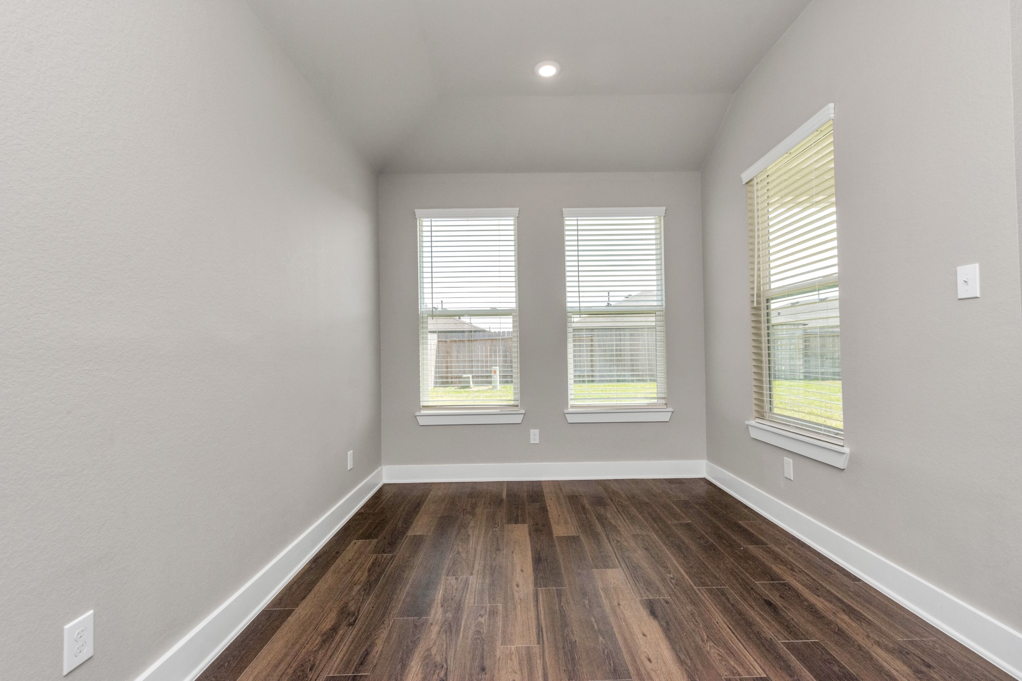 10526 Moon Valley Lane Rosharon, TX 77583 - Photo 6 of 24 Open Dining Room area directly off the kitchen.