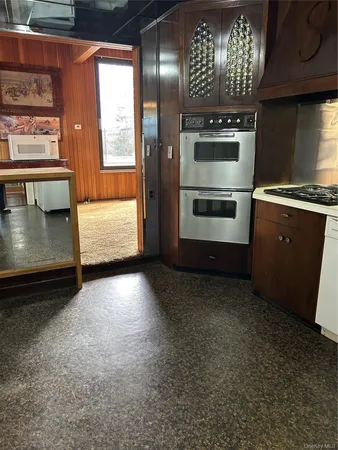 $3,500 | 125 West Hoffman Avenue, Lindenhurst, NY 11757