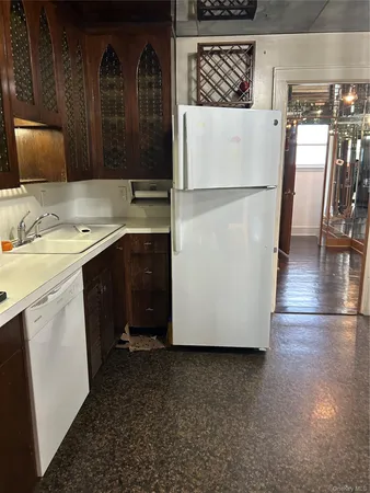 $3,500 | 125 West Hoffman Avenue, Lindenhurst, NY 11757