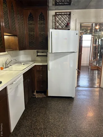 $4,200 | 125 West Hoffman Avenue, Lindenhurst, NY 11757