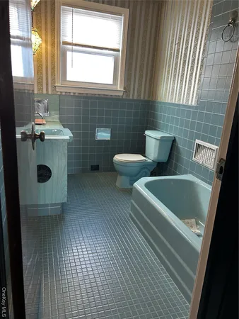 $4,200 | 125 West Hoffman Avenue, Lindenhurst, NY 11757