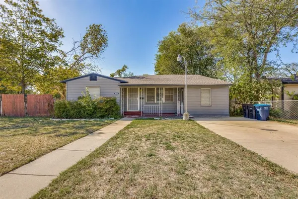 $1,650 | 4256 Standish Road, Fort Worth, TX 76133
