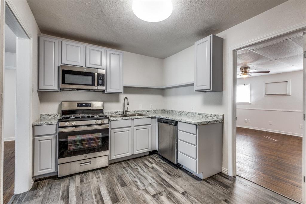 4256 Standish Road Fort Worth, TX 76133 - Photo 3 of 12