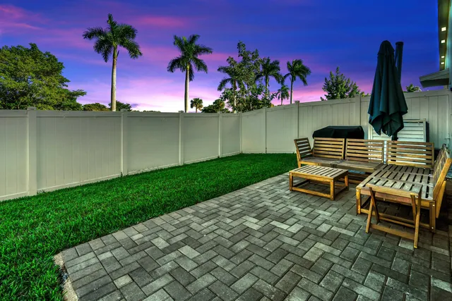 $3,250 | 4246 Lagoon Shore Drive, Lake Worth, FL 33467