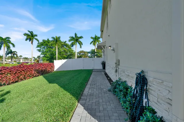 $3,250 | 4246 Lagoon Shore Drive, Lake Worth, FL 33467