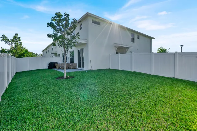 $3,250 | 4246 Lagoon Shore Drive, Lake Worth, FL 33467