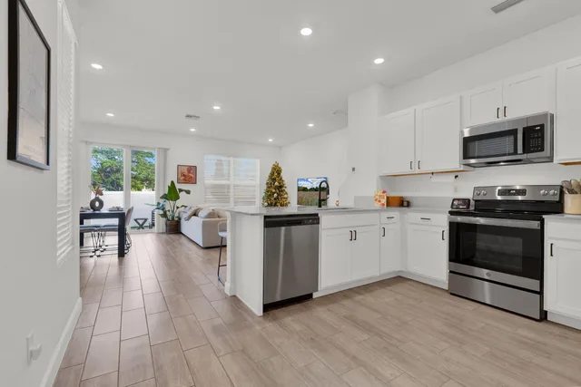 $3,250 | 4246 Lagoon Shore Drive, Lake Worth, FL 33467