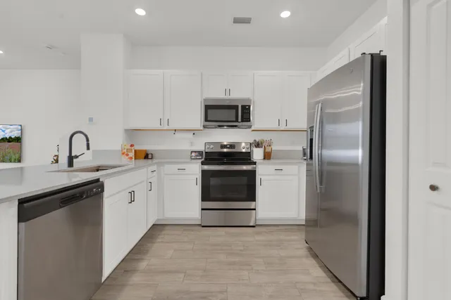 $3,250 | 4246 Lagoon Shore Drive, Lake Worth, FL 33467