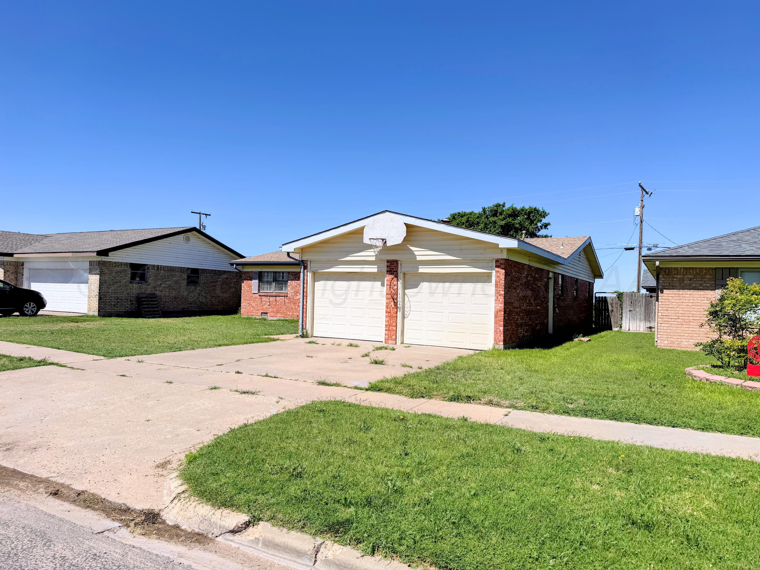 1010 Northwestern Street Perryton, TX 79070 - Photo 2 of 32 1010 NORTHWESTERN EXTERIOR FRONT ANGLE