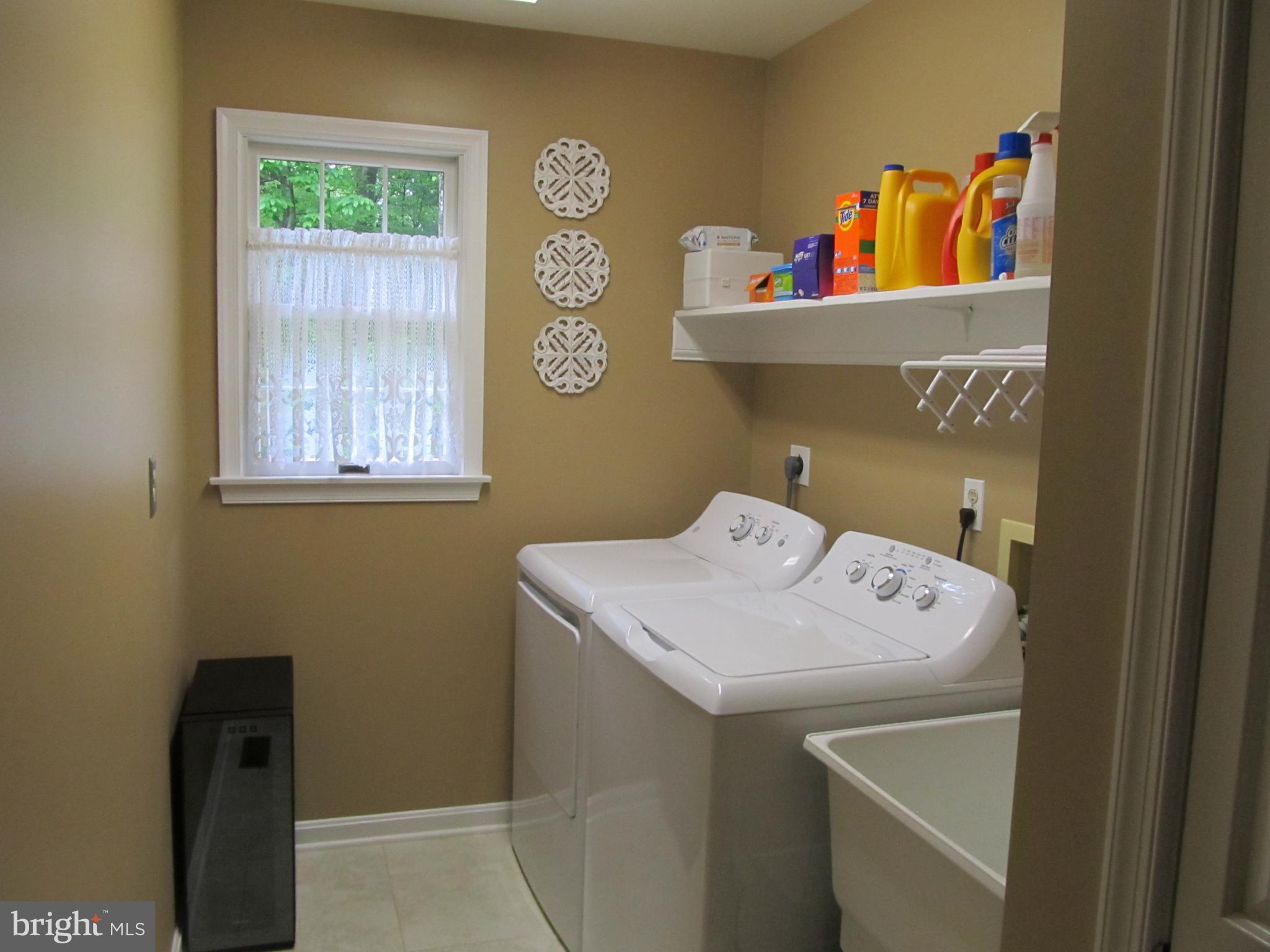 5 Ridgecliff Court Kingsville, MD 21087 - Photo 14 of 43 Laundry room between garage and kitchen