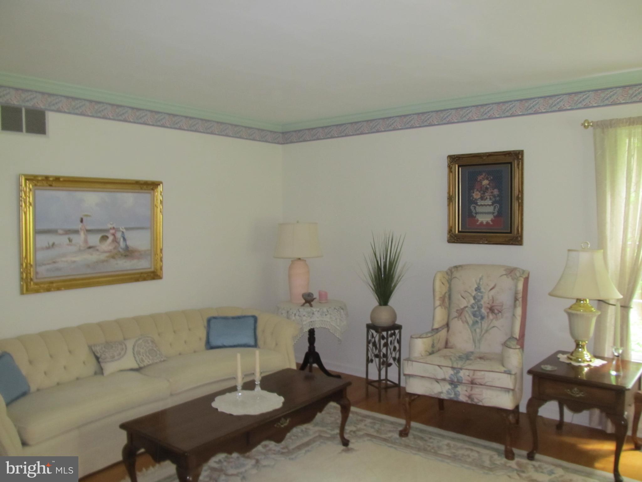 5 Ridgecliff Court Kingsville, MD 21087 - Photo 17 of 43 Very spacious living room with natural light