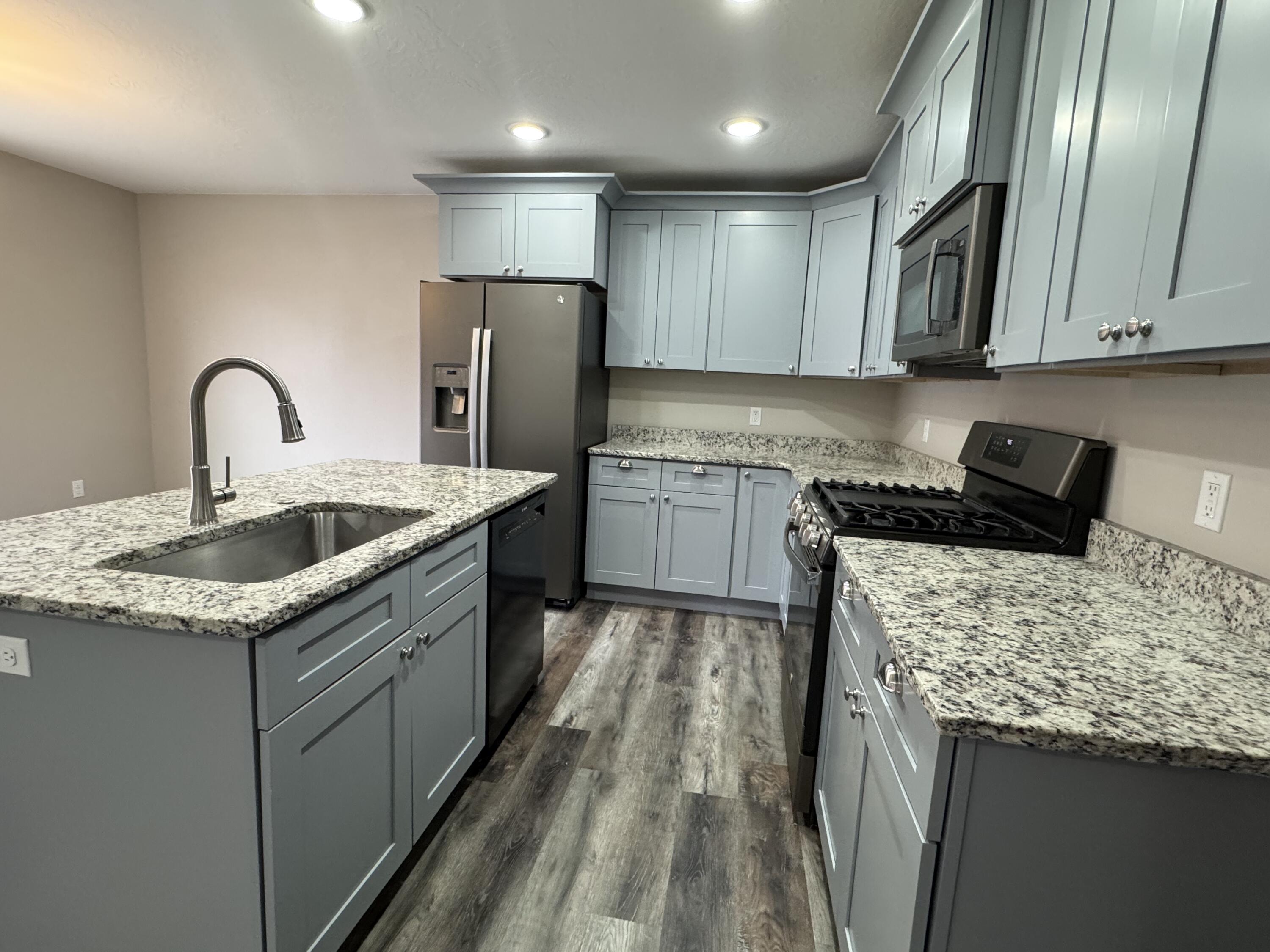 2267 475 South Parowan, UT 84761 - Photo 9 of 29 Yarbro Kitchen