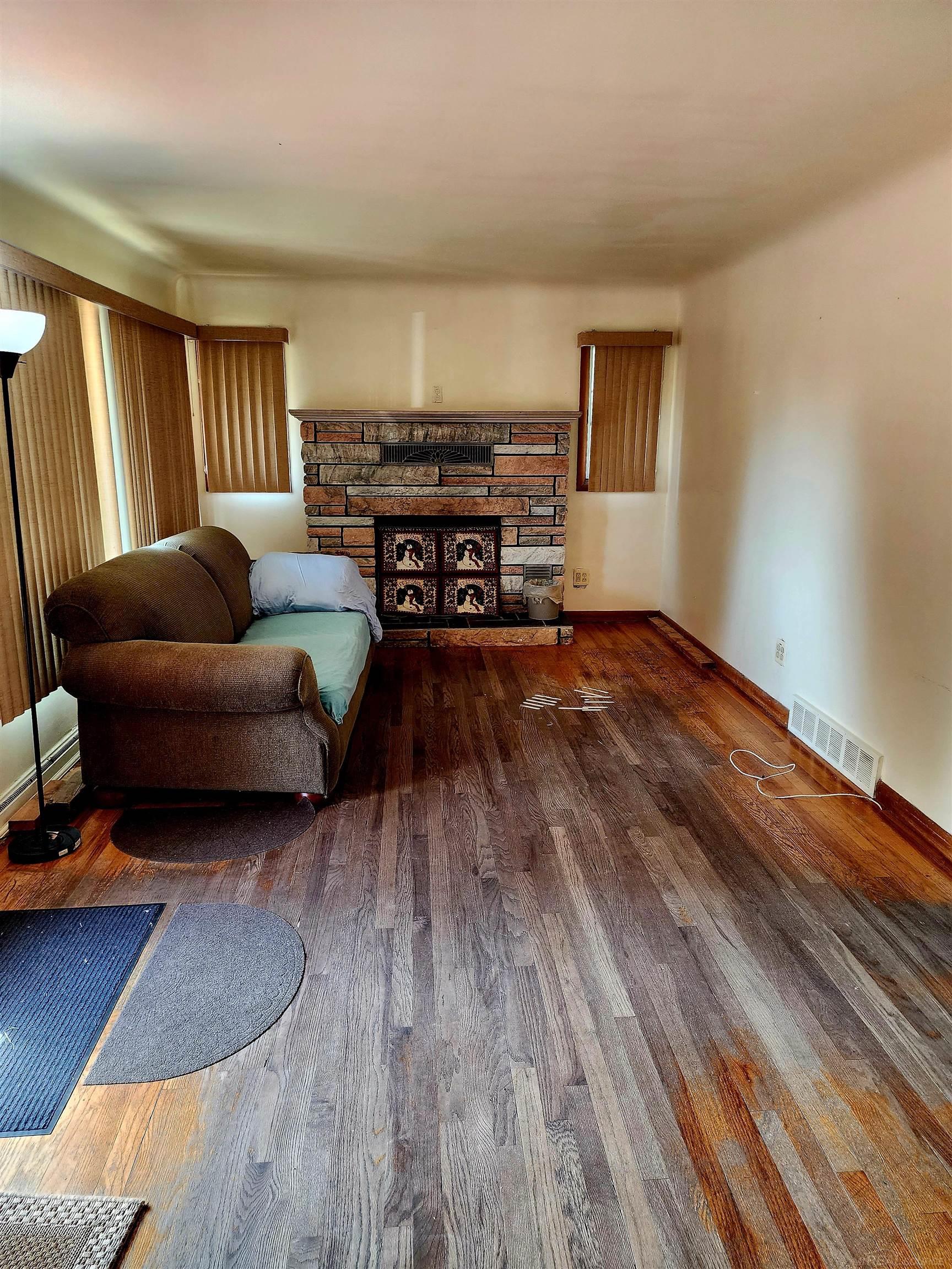 24875 Armada Ridge Road Armada, MI 48005 - Photo 3 of 17 50158088-57c3eb78-75d3-45b5-8533-c005b65a2db4.JPG