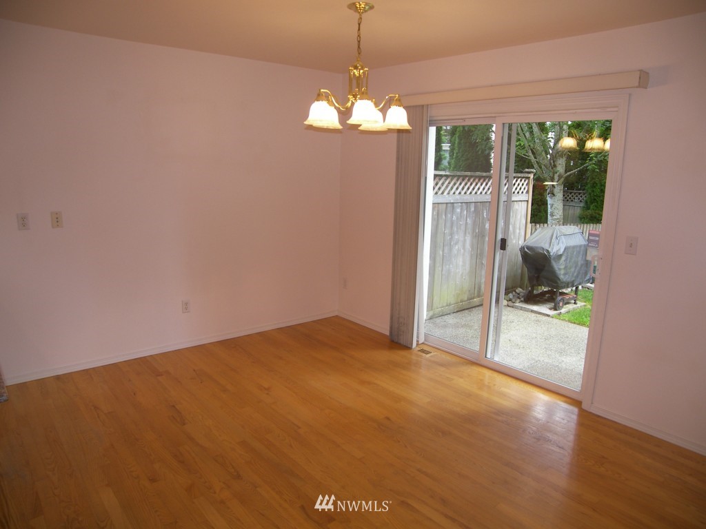 17545 110 Lane Southeast Renton, WA 98055 - Photo 3 of 9