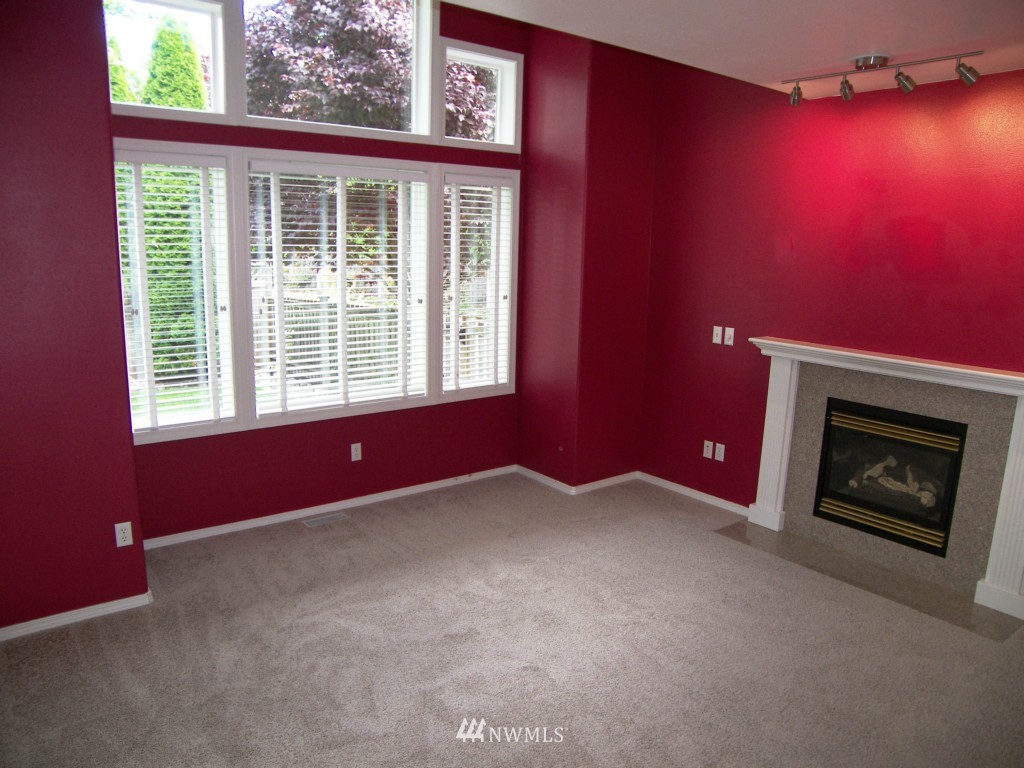 17545 110 Lane Southeast Renton, WA 98055 - Photo 4 of 9