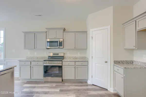 $339,800 | 719 Jasmine Lane, Jacksonville, NC 28546