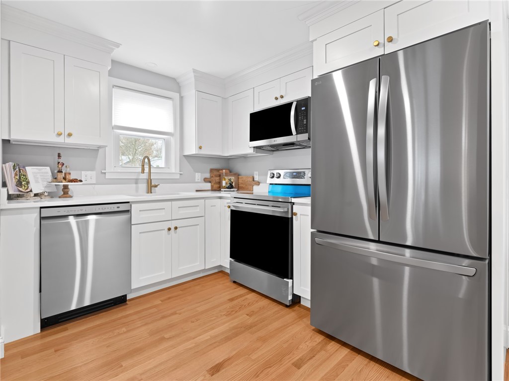 41 Drake Road Warwick, RI 02888 - Photo 5 of 26