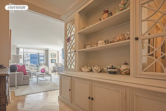 $2,800,000 | 2 Columbus Avenue, Unit 31C | Upper West Side