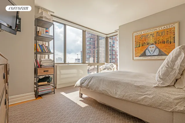 $2,800,000 | 2 Columbus Avenue, Unit 31C | Upper West Side