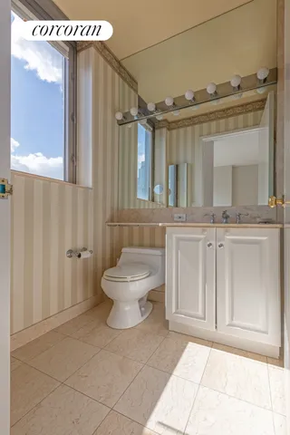 $2,800,000 | 2 Columbus Avenue, Unit 31C | Upper West Side