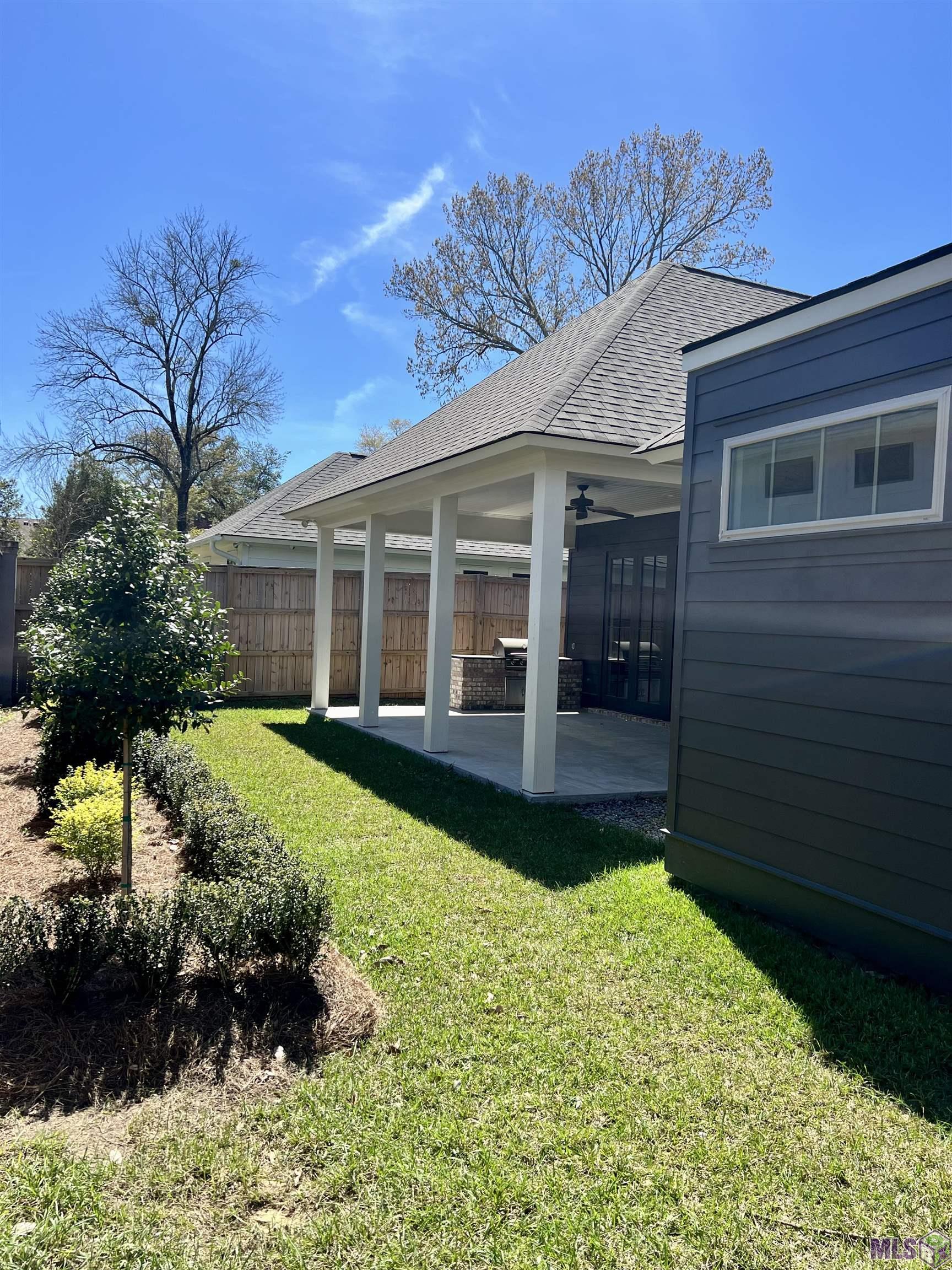 2127 Stableford Lane Baton Rouge, LA 70809 - Photo 43 of 46 Another view of the back patio