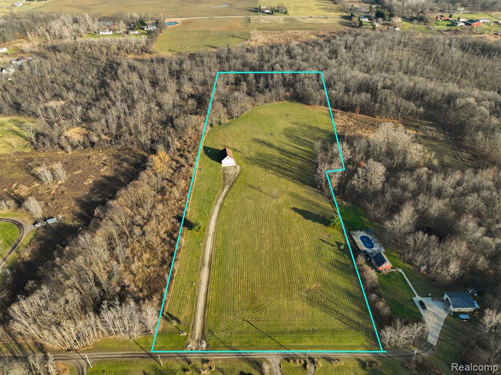 9377 Crofoot Road Fowlerville, MI 48836 - Photo 2 of 26