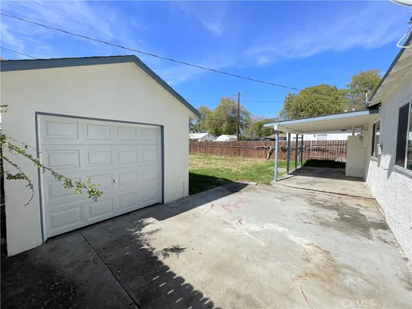 a view of a back yard of the house