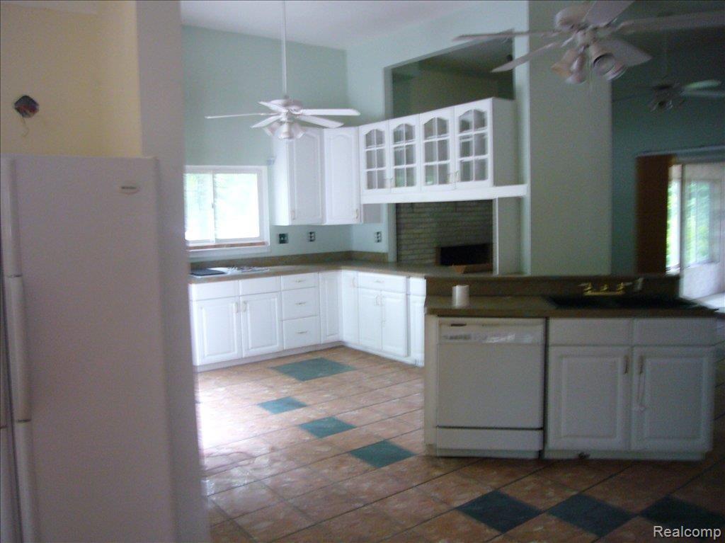 21660 Carleton West Road Belleville, MI 48111 - Photo 5 of 9 P1100954