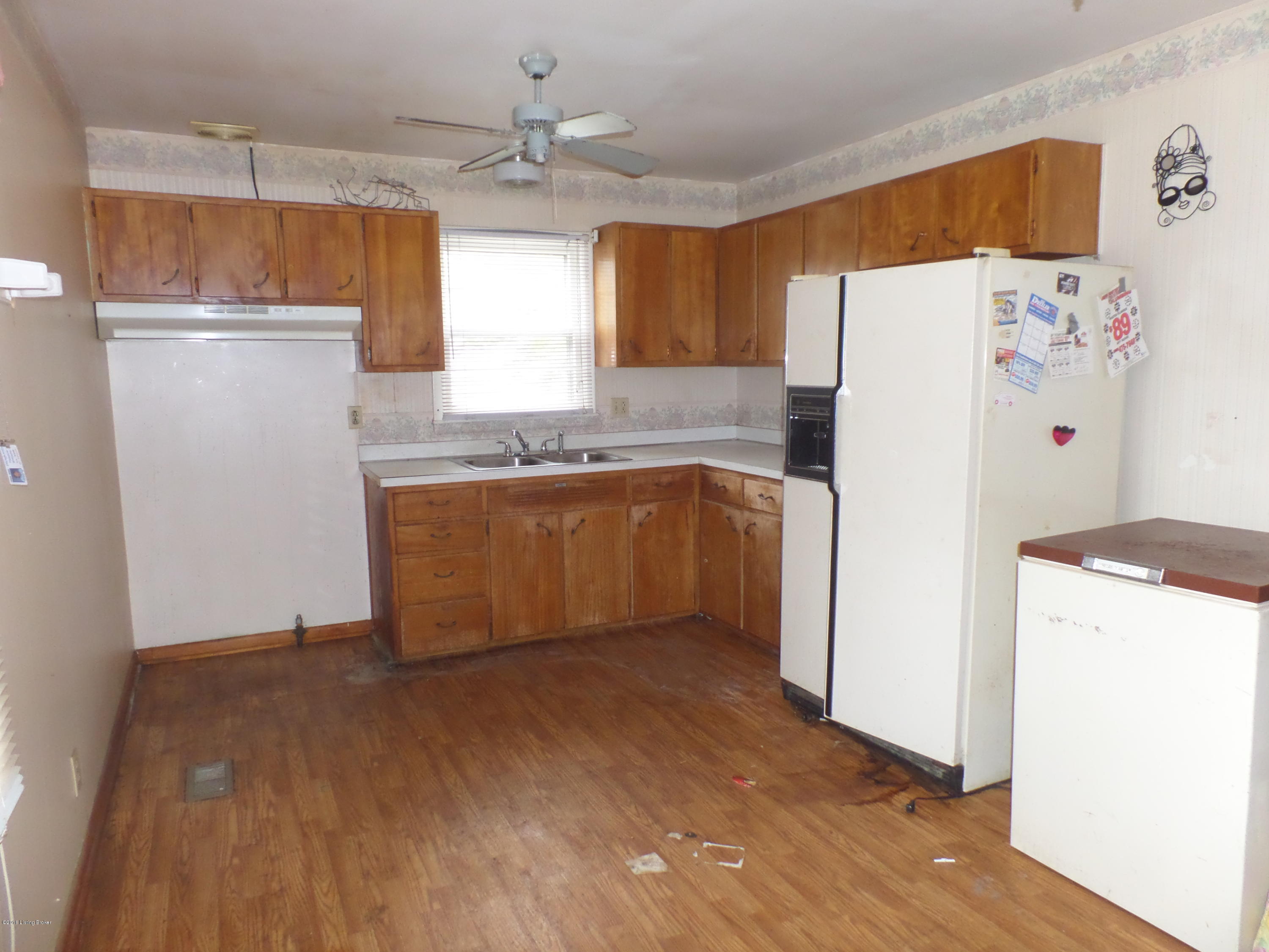 5013 Red Fern Road Louisville, KY 40218 - Photo 5 of 26 Kitchen
