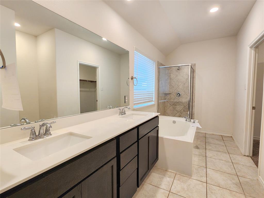 2124 Hobby Drive Forney, TX 75126 - Photo 29 of 40 Master bathroom