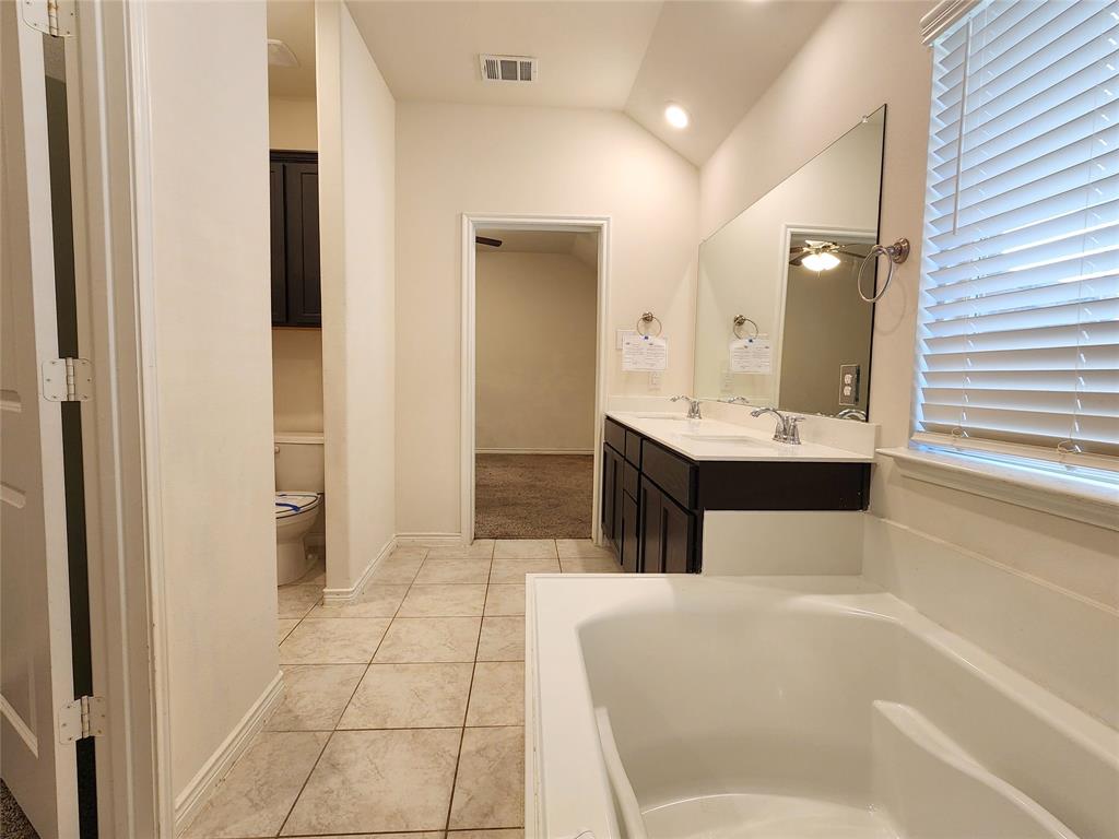 2124 Hobby Drive Forney, TX 75126 - Photo 31 of 40 Master bathroom