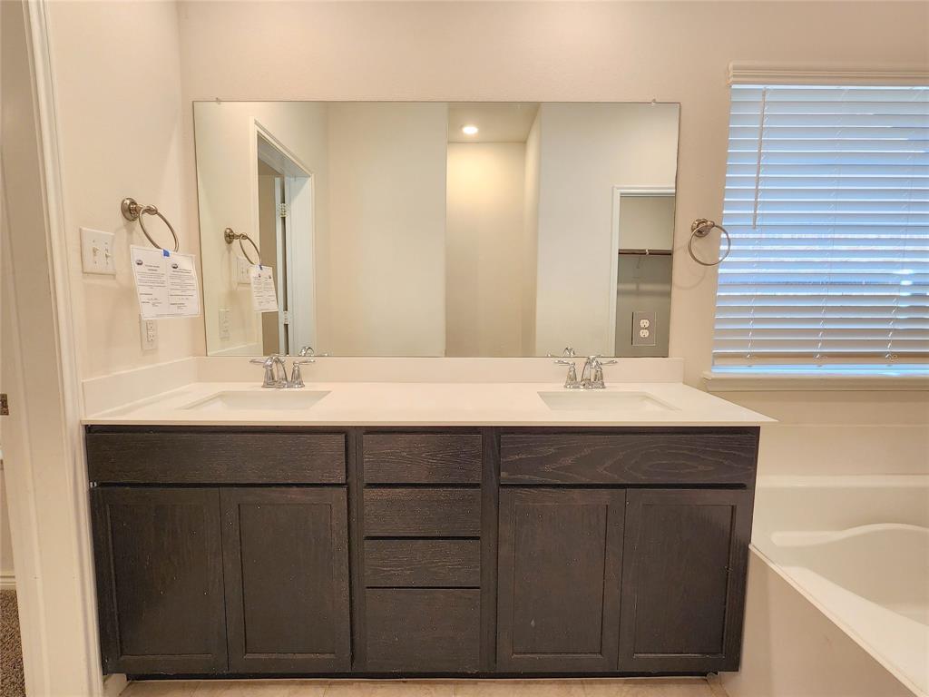2124 Hobby Drive Forney, TX 75126 - Photo 32 of 40 Master bathroom