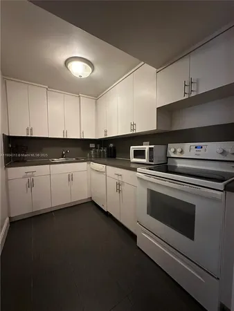 $1,995 | 1720 Northwest N River Drive, Unit 305, Miami, FL 33125