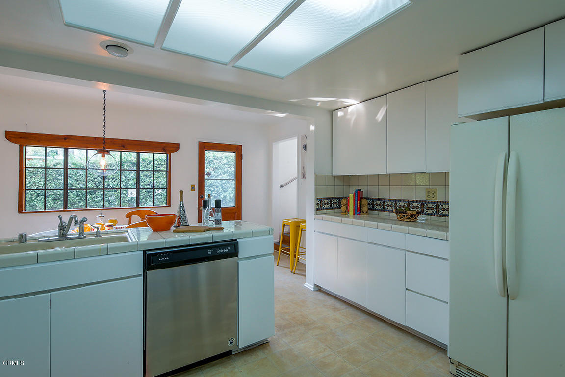 2024 Skyview Drive Altadena, CA 91001 - Photo 14 of 53 15