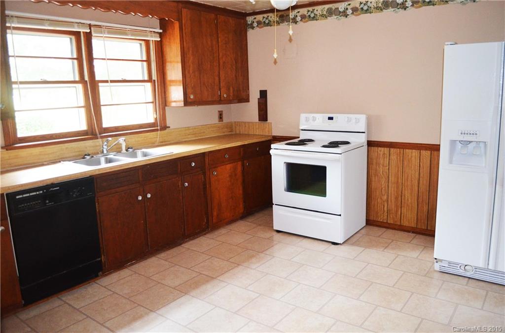 1052 Smyre Farm Road Newton, NC 28658 - Photo 7 of 15 Gallery Image 7