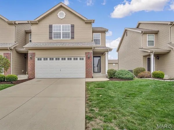 $2,700 | 863 Harbor Woods Drive, Fairview Heights, IL 62208