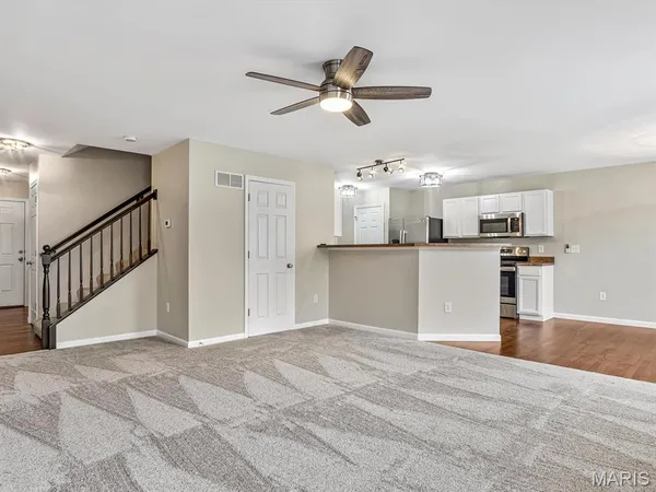 $2,700 | 863 Harbor Woods Drive, Fairview Heights, IL 62208