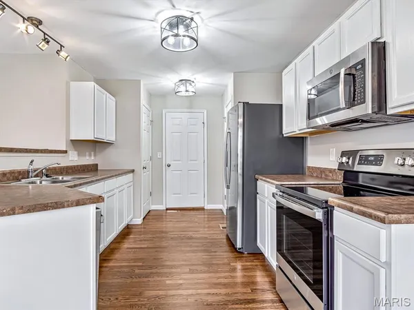 $2,700 | 863 Harbor Woods Drive, Fairview Heights, IL 62208