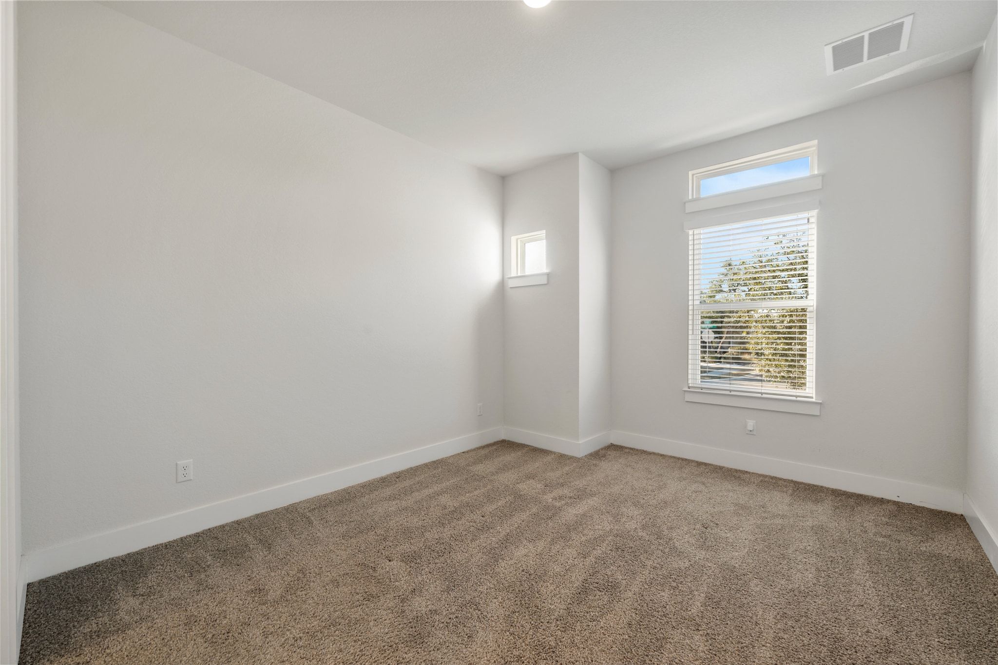 957 Arrowhead Ranch Boulevard Dripping Springs, TX 78620 - Photo 14 of 31 Guest bedroom #1