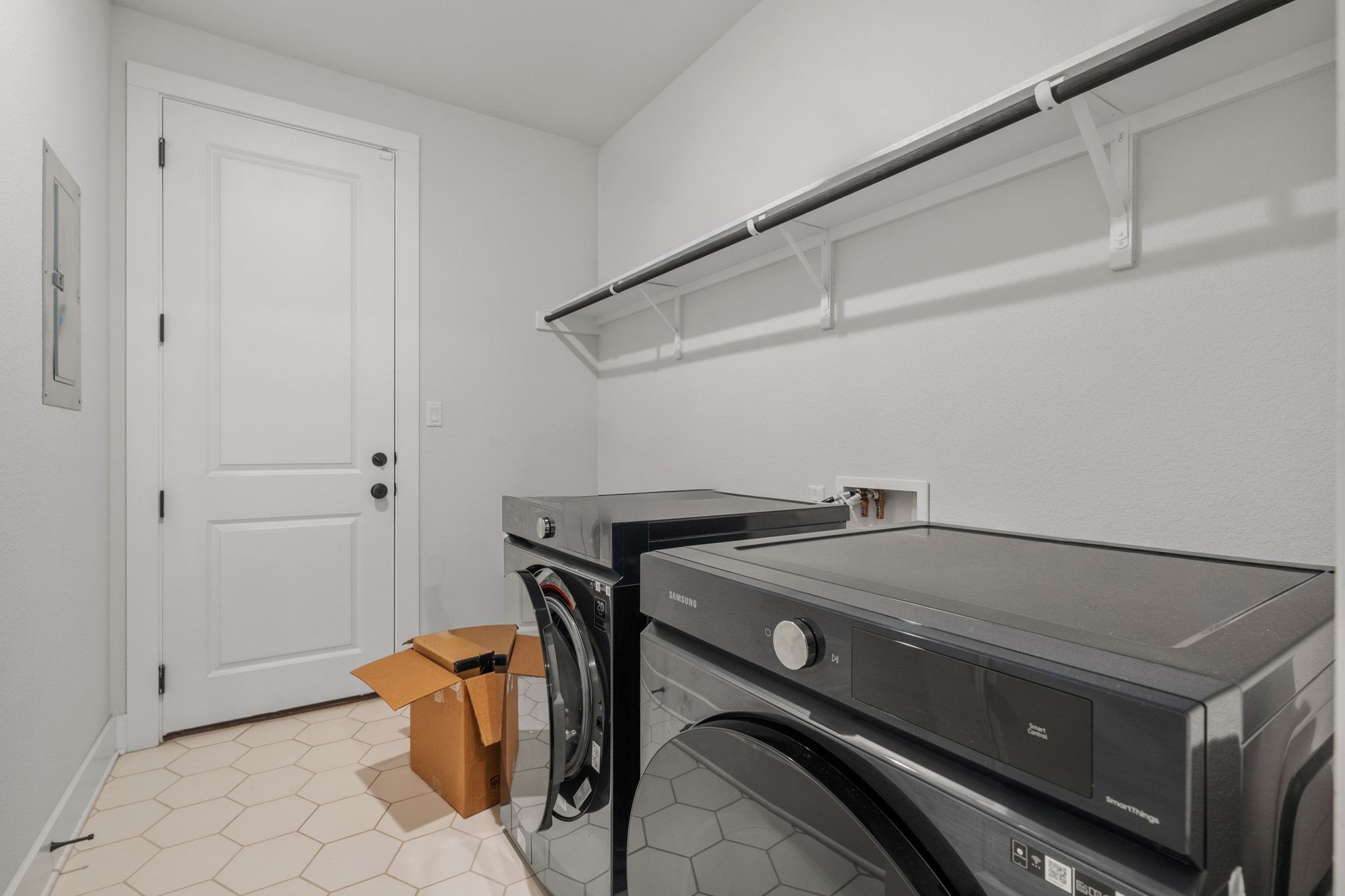 957 Arrowhead Ranch Boulevard Dripping Springs, TX 78620 - Photo 20 of 31 This home includes a Samsung washer and dryer!